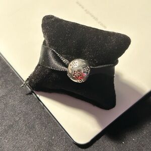 Pandora clip with ⭐️ and crystal in centre of each star
